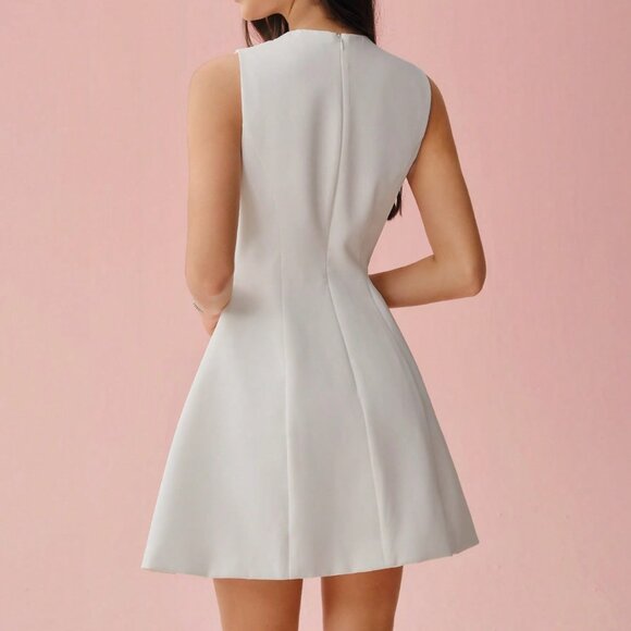 White Elegant Women's Bow Decor Waist Cinched Sleeveless Mini Dress - Picture 2 of 7